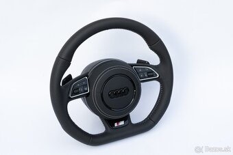 AUDI MULTIFUNKCNY VOLANT S AIRBAGOM A PADLAMI, biela niť . - 2