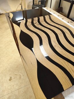 Epoxidový konferenčný stôl z 300 ročného duba - 2