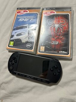 Predám PlayStation Portable (PSP E1004) + hry - 2