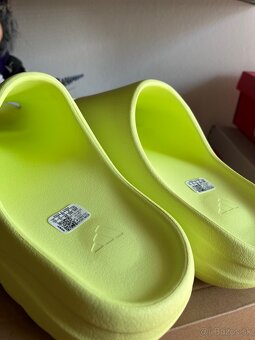 Yeezy Glow Green - 2