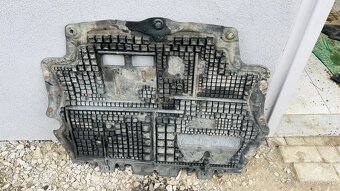 Predám spodný kryt motora Volkswagen Passat B6 - 2