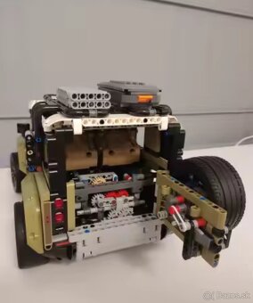 Technic 42110 - Land Rover Defender (2573 dielikov) - 2