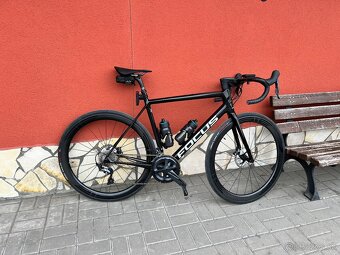 silnicni kolo Focus Izalco Race Carbon 2020 - 2
