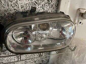 Predne svetla VW Golf 4 - 2