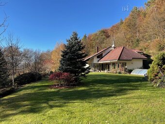 Nadštandardný rodinný dom s dvojgarážou, bazén, udžiavaný po - 2
