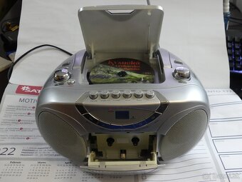 Hitachi CX 74 – prenosné stereo (CD / rádio / kazeta) - 2