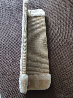 Rohové škrabadlo - 2