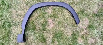 Mercedes W236 C253 W253 - podblatnik maska lem - 2