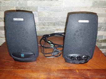 Monitor, reproduktory, klávesnica, myška - 2