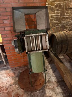 El.Mlynček na hrozno s odstopkovacom - 2