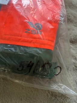 Predam pilcicke protiporezove monterky a prilbu - 2