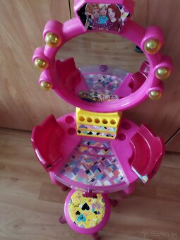 Dievčenský kozmetický stolík - 2