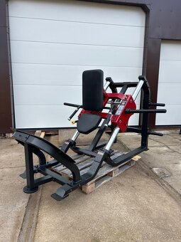 Impulse pulldown & hack squat - 2