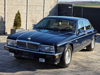Jaguar Daimler XJ40 - 2