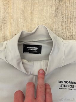 Pas normal studios dres veľkosť L - 2