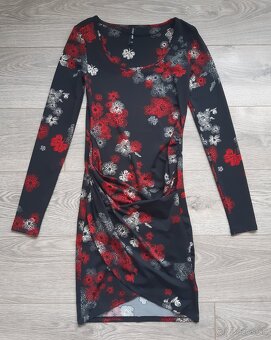 Cierne saty s kvetmi - 2