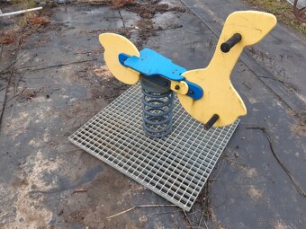 Predam pruzinovu hojdacku - 2