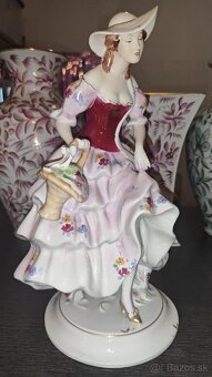 Royal Dux - dáma s košíkom - 2