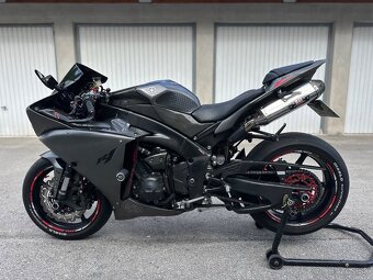 Yamaha R1 Big Bang - 2