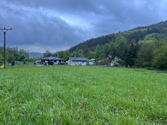 Atraktívny rovinatý stavebný pozemok (Predmier- 2751m2) - 2