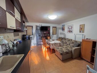 ZREKONŠTRUOVANÝ MODERNÝ VÍKENDOVÝ DOM S VÍNNOU PIVNICOU - 2