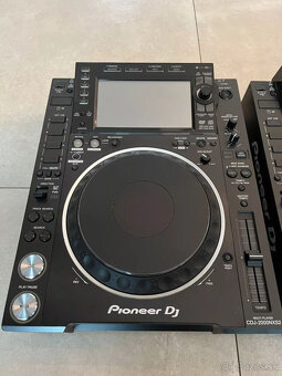 2x Pioneer CDJ 2000 Nexus 2 (NXS2) - 2