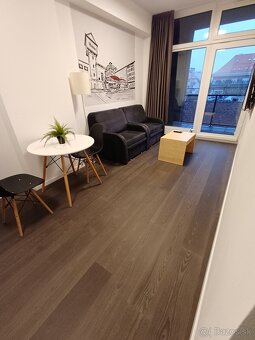 Ponúka na predaj 2 izbový apartmán Žilinska, Bratislava I - 2