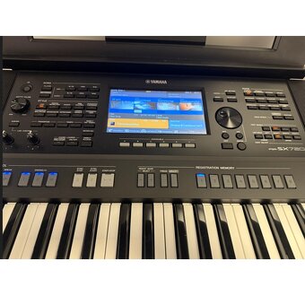 Vymením Yamaha Psr sx720 - 2