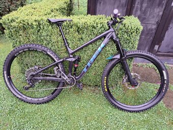 Zjazdovy bicykel trek slash - 2