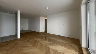Na predaj, trojizbový byt 137 m2, 19. poschodie, Amfiteáter, - 2