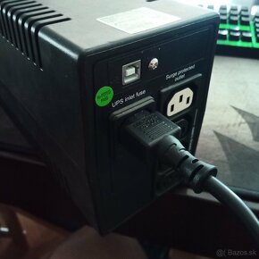 INFOSEC X2 LCD USB 700VA - 2