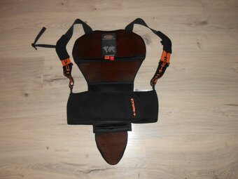Predam novy anatomicky chranic chrbta znacky HELD velkost M. - 2