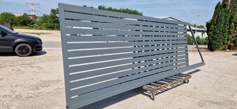 Hliníková samonosna brána - 2