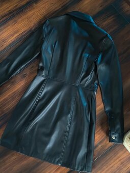 Koženkový kabát Bershka - 2