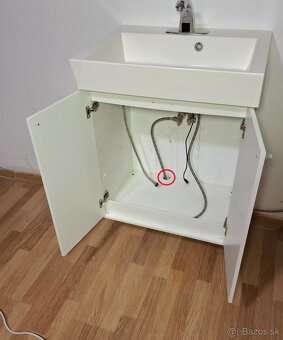 Umývadlo so závesnou skrinkou - 2
