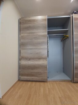 Šatníková skriňa - 2