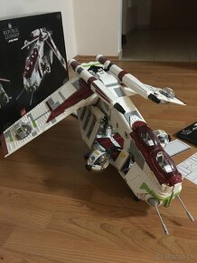 LEGO Star Wars 75309 UCS Republic Gunship - 2