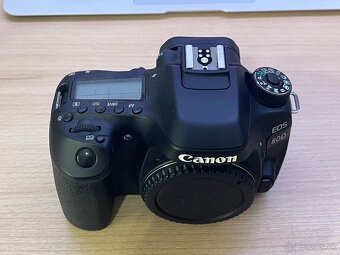 Canon EOS 80D - 2