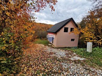 2 podlažný rod.dom, hrubá stavba, 116m2, pozemok 589m2 , Koš - 2