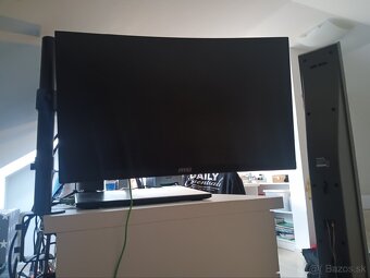 MSI Zahnutý Herný Monitor - 2