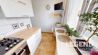 Priestranný 3i+1 byt v NMnV - Hollého ul. - 69m2, 2x balkón - 2