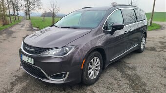 2017 Chrysler Pacifica Touring L - 2