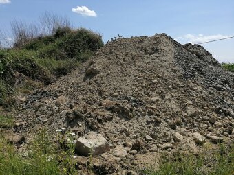 Darujem za odvoz kamen + hlinu s kamenom - 2