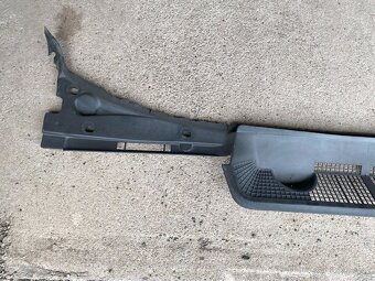 PREDAM Plastový kryt pod stierače torpedo BMW e36 - 2