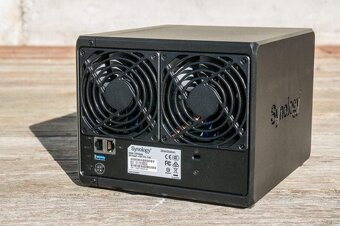 Predám Synology DS418play NAS - 2