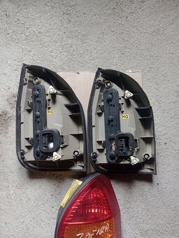 Zadné svetlo Opel Zafira A - 2
