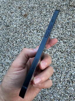 IPhone 14 - baterie 100% - 2