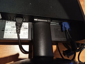 LCD monitor LG Flatron W1934S-BN - 2