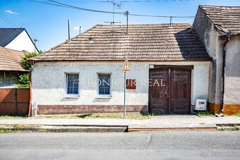 MALEBNÝ SEDLIACKY DOM V HORNÝCH OREŠANOCH S POZEMKOM 557m2 - 2