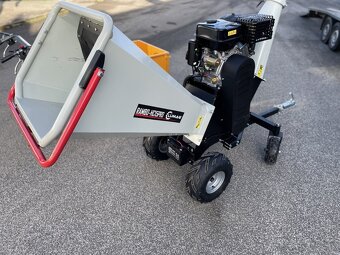 Prenájom štiepkovača LUMAG RAMBO HC15PRO - 2